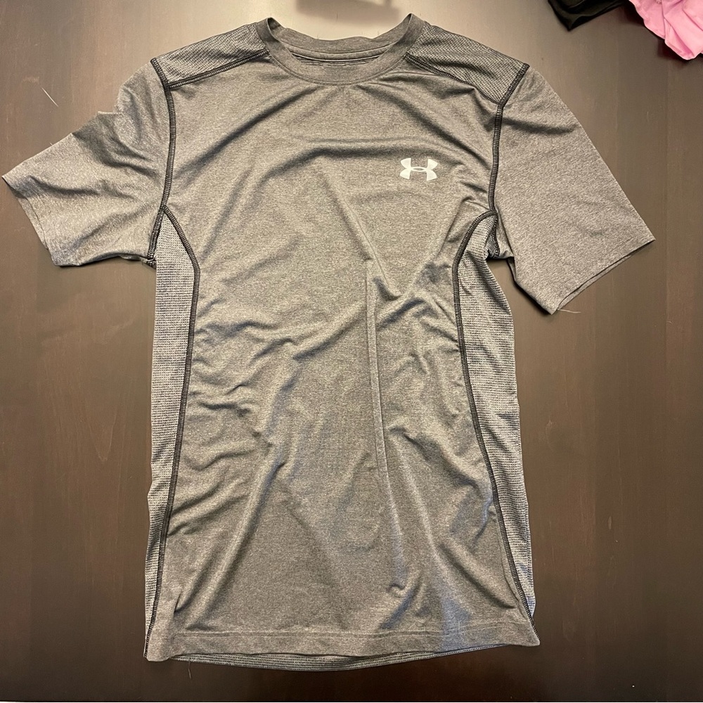 Mens Under Armour Fitted Heat Gear Shirt - Small